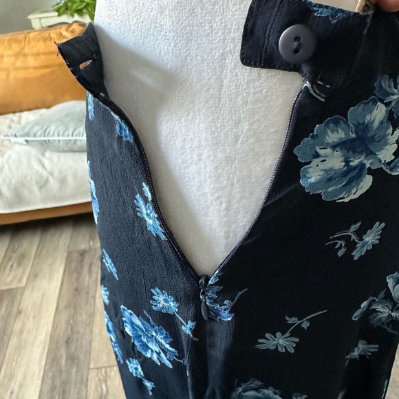 🛍️ Aprie Correll Navy with blue floral skirt with side zipper + button closure - Picture 3 of 7